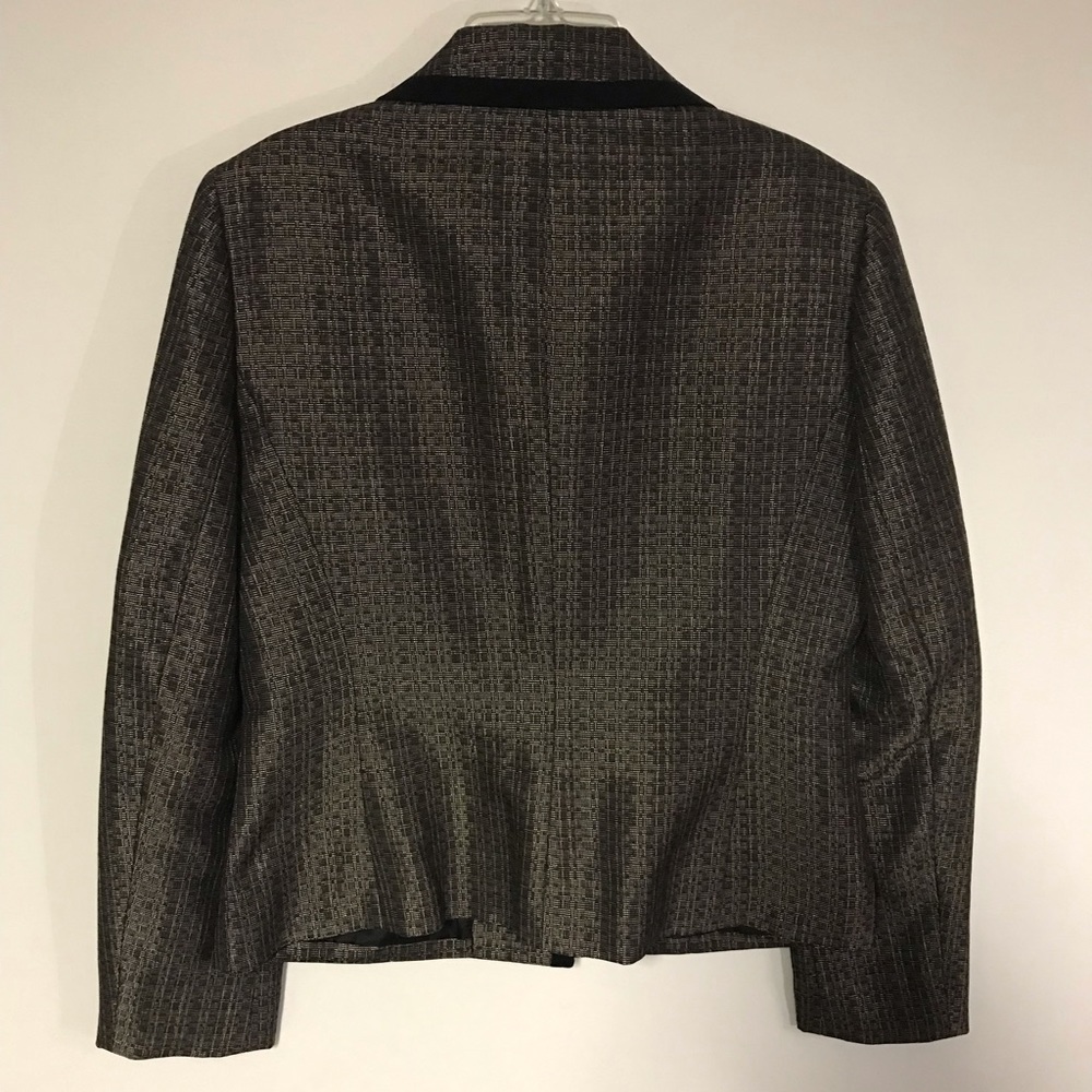 Suit - Picture 2 of 4